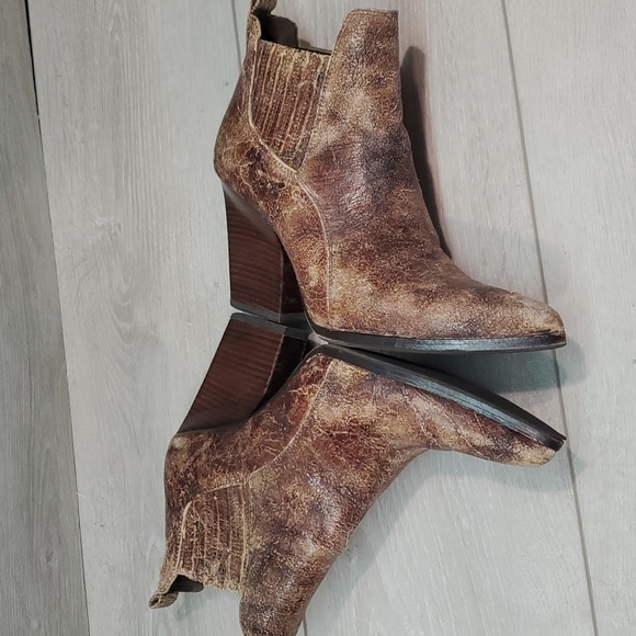 Donald J Pliner Womens Vale Ankle Distressed Leather Heels Boots shoes sz 7M - Picture 9 of 13